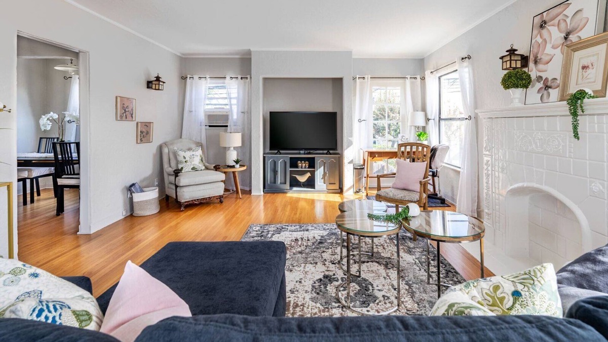 Belmont Heights House | Beautiful 2nd Floor Stand Alone Home with Garage & Gym Near Beach