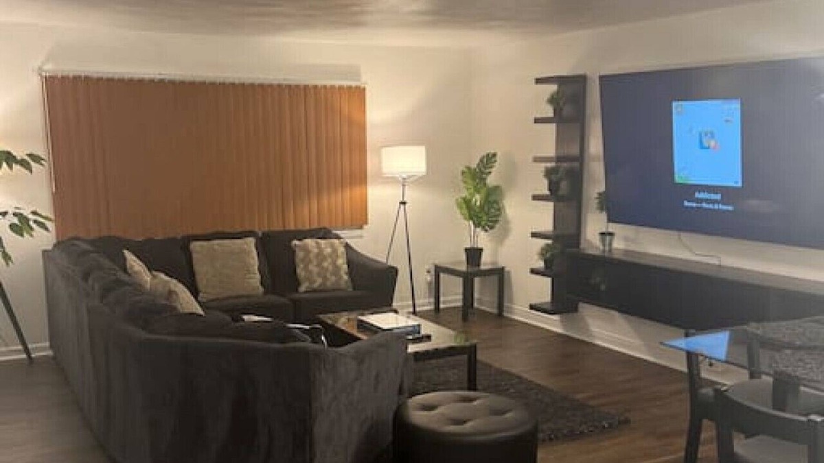 Norfolk - Virginia Beach House | Beautiful 3 BD Townhouse Near VA Beach Oceanfront