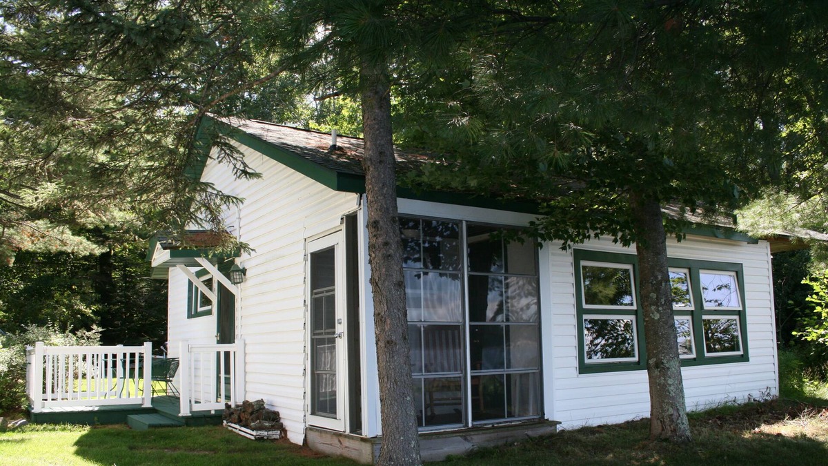 Minocqua Cabin | Beautiful 3 Bdrm Cabin, 10 Ft. from shore on Lake Shishebogama in Minocqua, WI