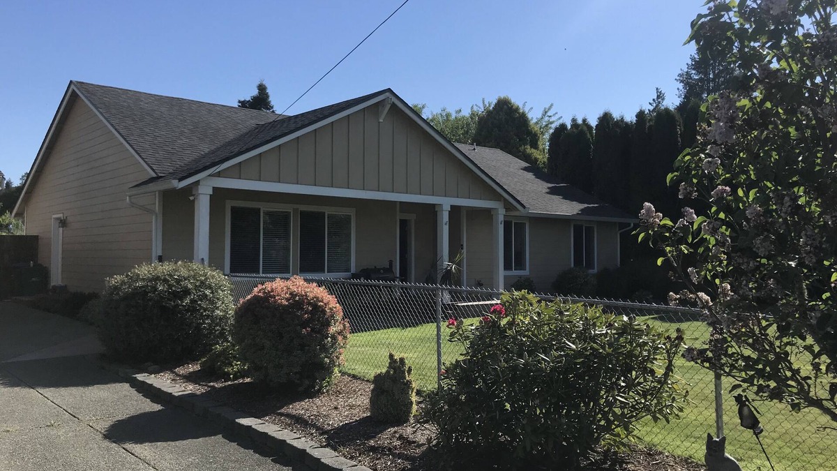 South Colby House | Beautiful 3 bed 2 bath house 2mi from ferry to downtown Seattle