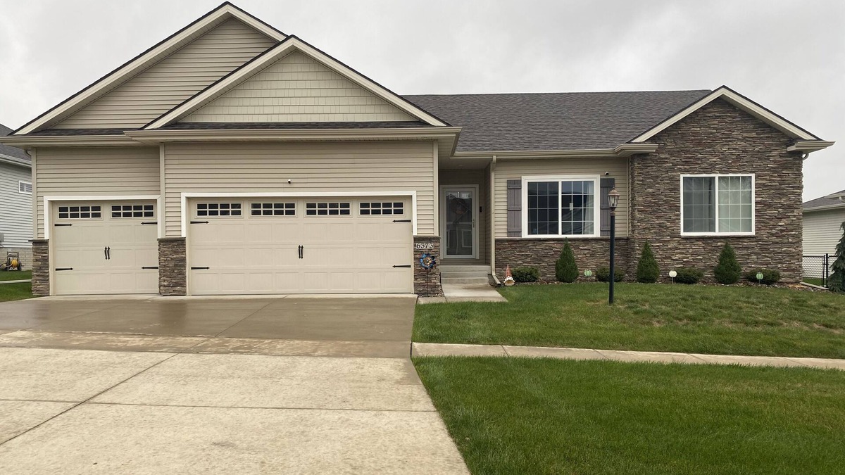 Berwick House | Beautiful 3 Bed/Bath house in quiet location. Just minutes from DSM and Ankeny