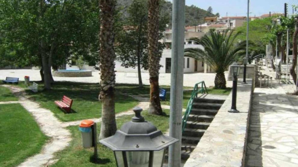 Arakapas House | Beautiful 3 Bedr House in Arakapas With Fireplace