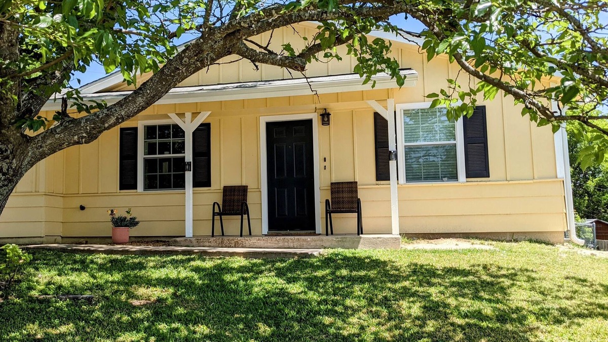 Copperas Cove House | Beautiful 3 Bedroom Home Minutes to Ft Cavazos - Fenced Yard, W/D, Nintendo