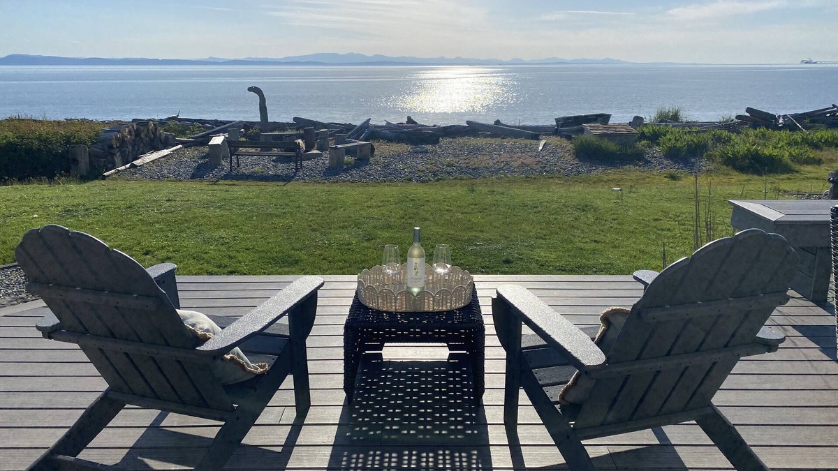 Point Roberts Cottage | Beautiful 3-Bedroom Seaside Cottage - Located on scenic Freeman Beach