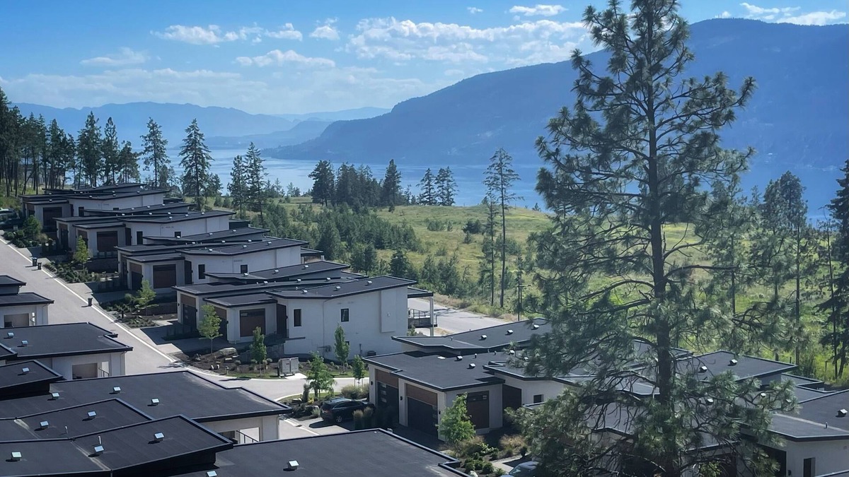 Central Okanagan Villa | Beautiful 3 bedroom villa close to lake.