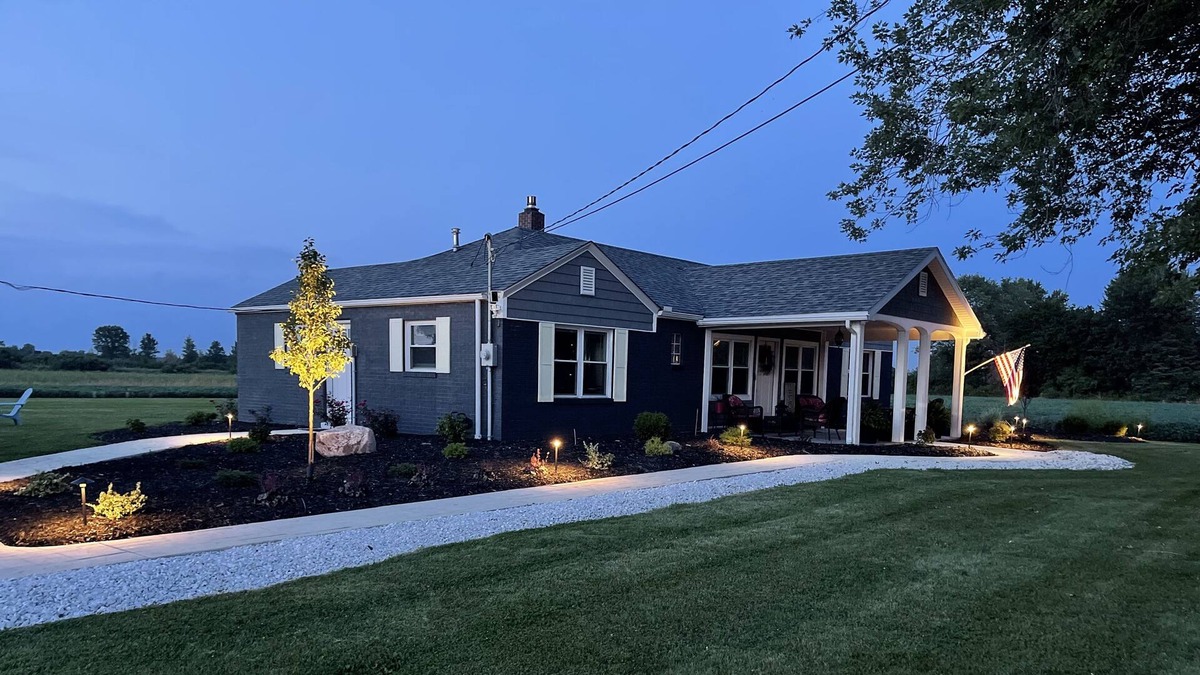 Port Clinton House | Beautiful 3 bedroom country home 5 minutes from Port Clinton and Jet Express.