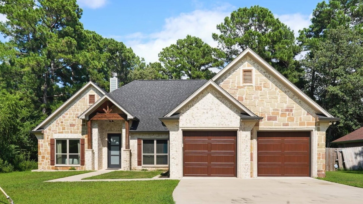 Flint House | Beautiful 3-bedroom, 2 Bath New Build Home on Lake Palestine with WiFi, AC