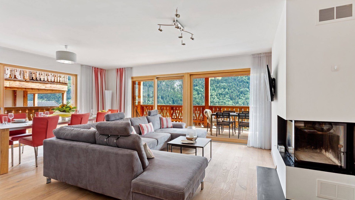 Champery Ski Chalet | Beautiful 3 bedroom apartment with jacuzzi in Montagnier - By Mrs Miggins