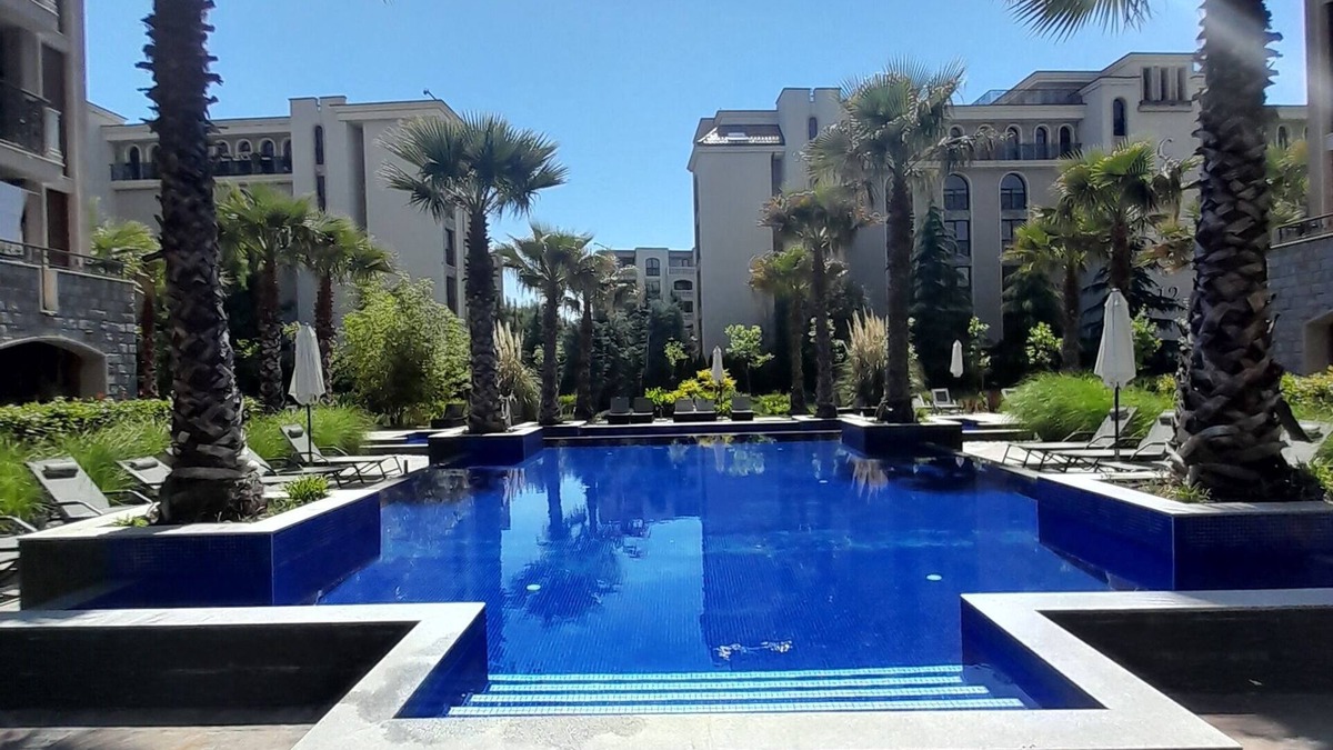 Chaika Apartment | Beautiful 3 Bedroom Apartment With Pool Views in the Cascadas Family Resort