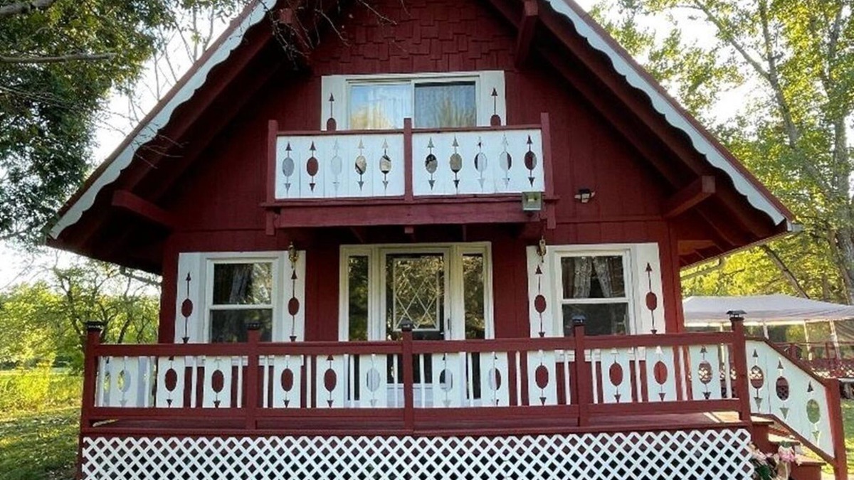 Esperance Ski Chalet | Beautiful 3-bedroom chalet with a private 5 acre pond in Esperance
