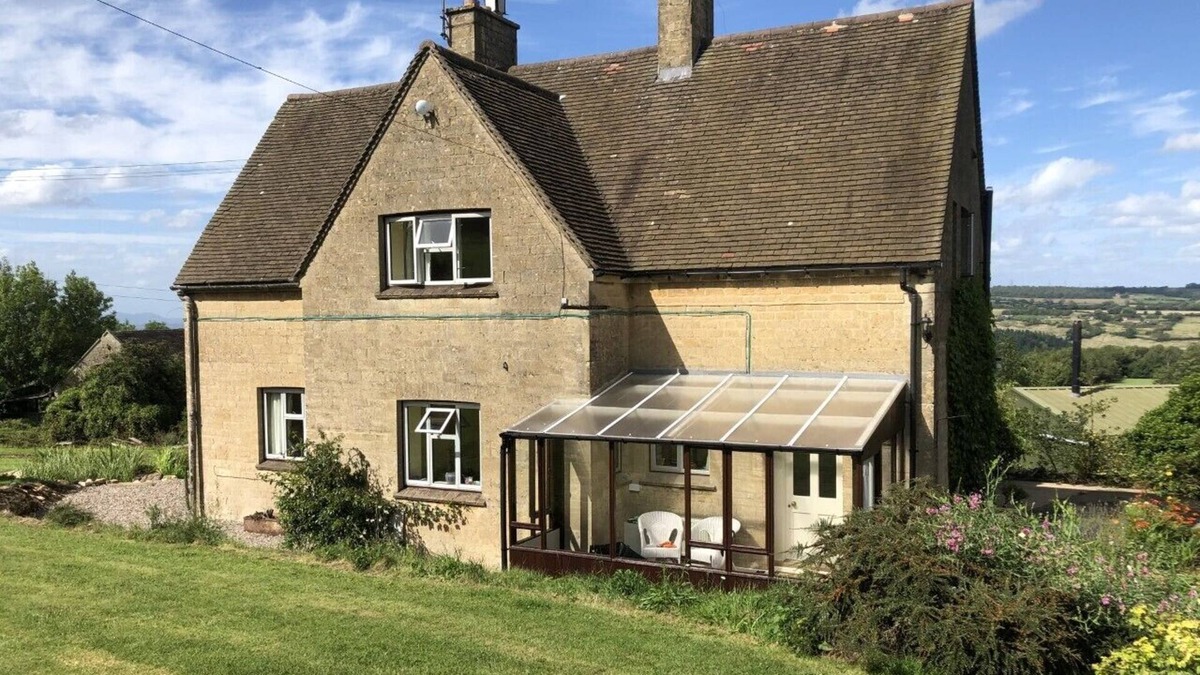 Dowdeswell House | Beautiful 3 bedroomed Cotswolds Farmhouse