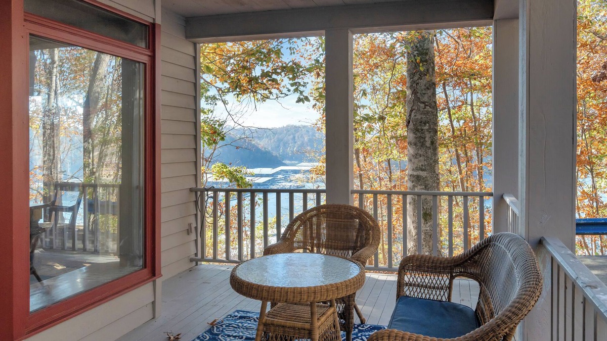 Jamestown House | Beautiful 3 Bedroom Home at Jamestown Marina with pool and boat ramp access