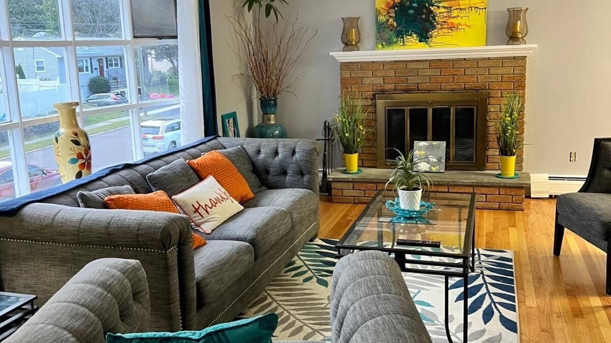 Stratford Apartment | Beautiful 3 Bedroom Home Stratford CT Close to Train, I95, Beach & Shopping