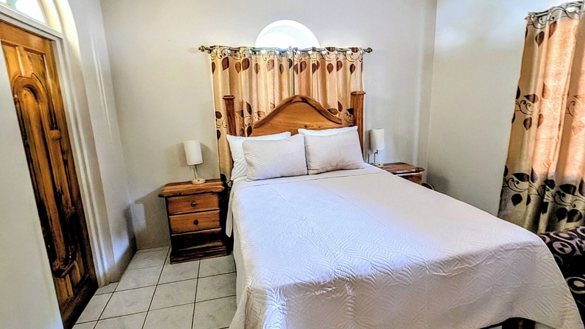 Hope Bay House | Beautiful 3-bedroom house with Oceanview in Hope Bay and AC
