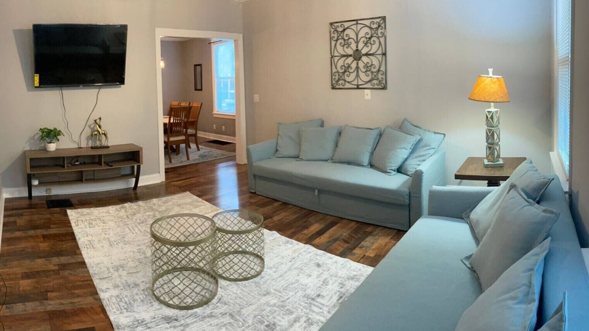 Hamilton House | Beautiful 3 bedroom house Downtown Hamilton near Spooky nook/Miami University