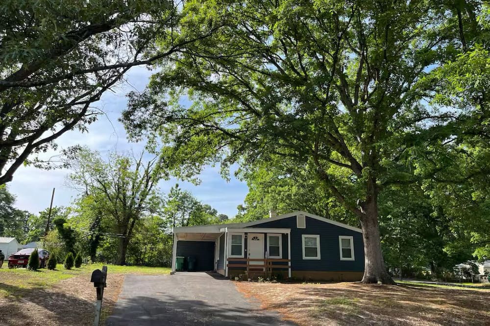 Laurel House | Beautiful 3-bedroom house with WiFi, AC