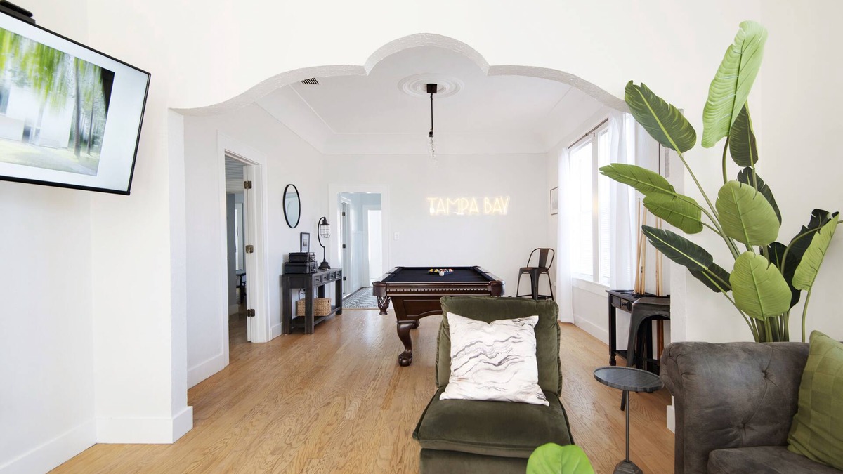 East Ybor House | Beautiful 3 bedroom home w/Patio, BBQ Grill & Fire table. Steps from 7th Ave.