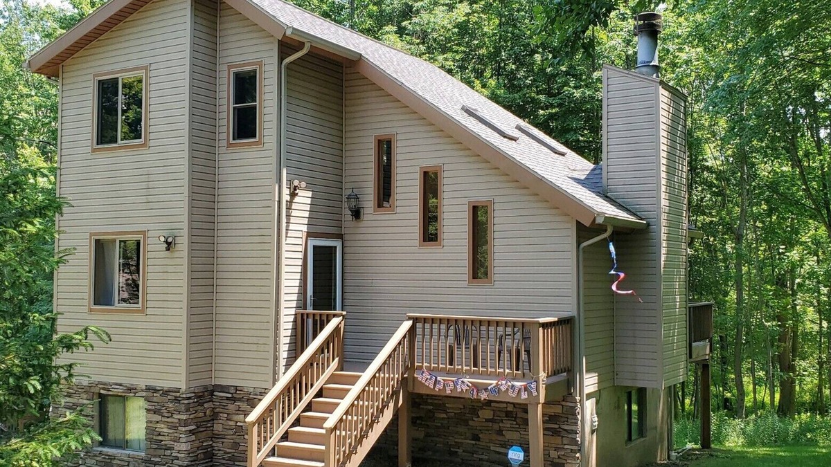 Lake Ariel House | Beautiful 3 bedroom updated home in the gated community, The Hideout