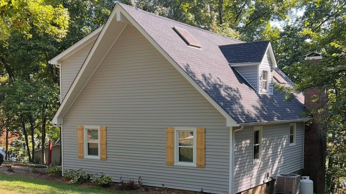 Scottsville House | Beautiful 3-bedroom lake house with view, direct dock access, game room and more
