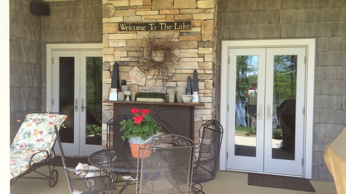 Eddyville Apartment | Beautiful 3 BR/2 BA Waterfront Apartment w/Stunning Lake View & Private Dock