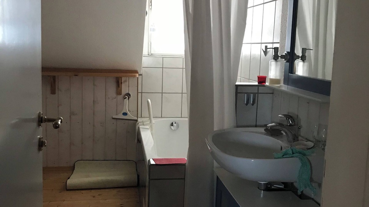 Oberturkheim Condo | Beautiful 3 room apartment, 75 sqm