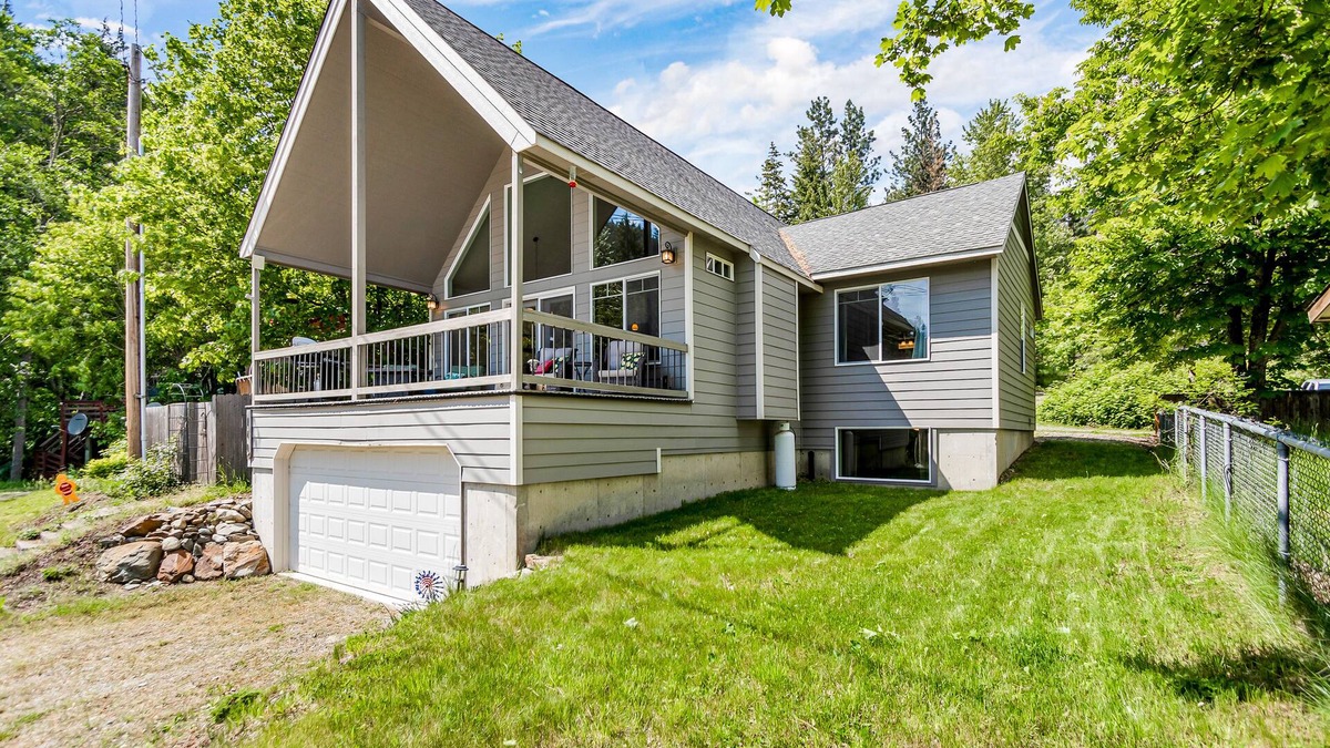 Sagle House | Beautiful 3-story home with lake/bay views, deck, grill, firepit & fireplace