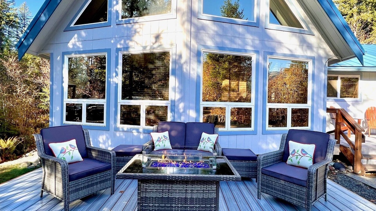 Packwood Cabin | Beautiful 3bd Cabin! River&Mountain Views w/Game Room*Near Mt Rainier! Pets OK!