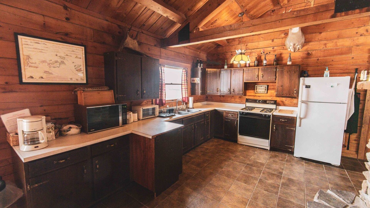 Lyman House | Beautiful 3bd + Loft Log Cabin in Lakeside All Inclusive Resort