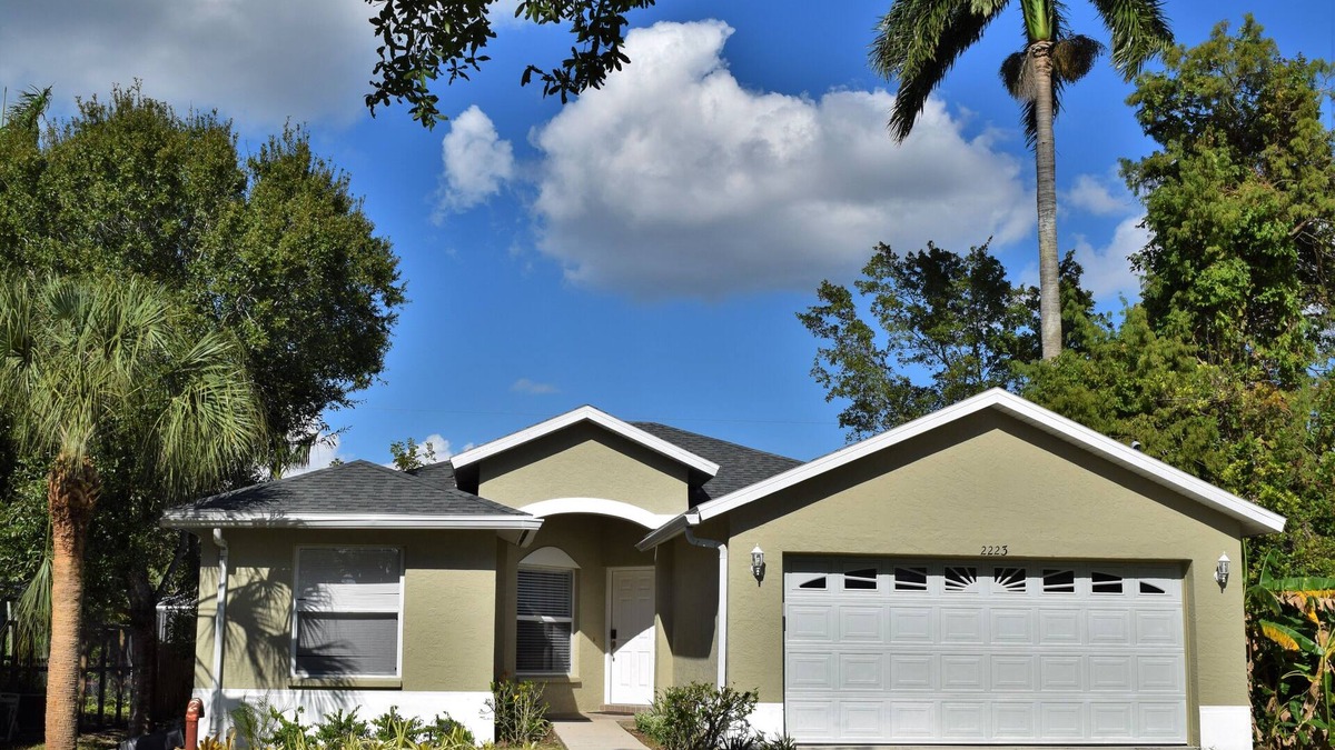 South Sarasota House | Beautiful 3bdr/2bth 2car garage with New Heated Pool