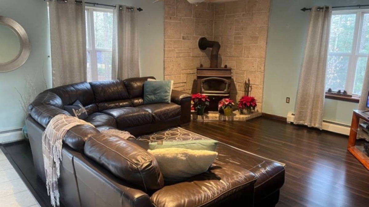 Brodheadsville House | BEAUTIFUL 3BDRM HOME in heart of the PoconoMTNS - CLS2SkiSLOPES