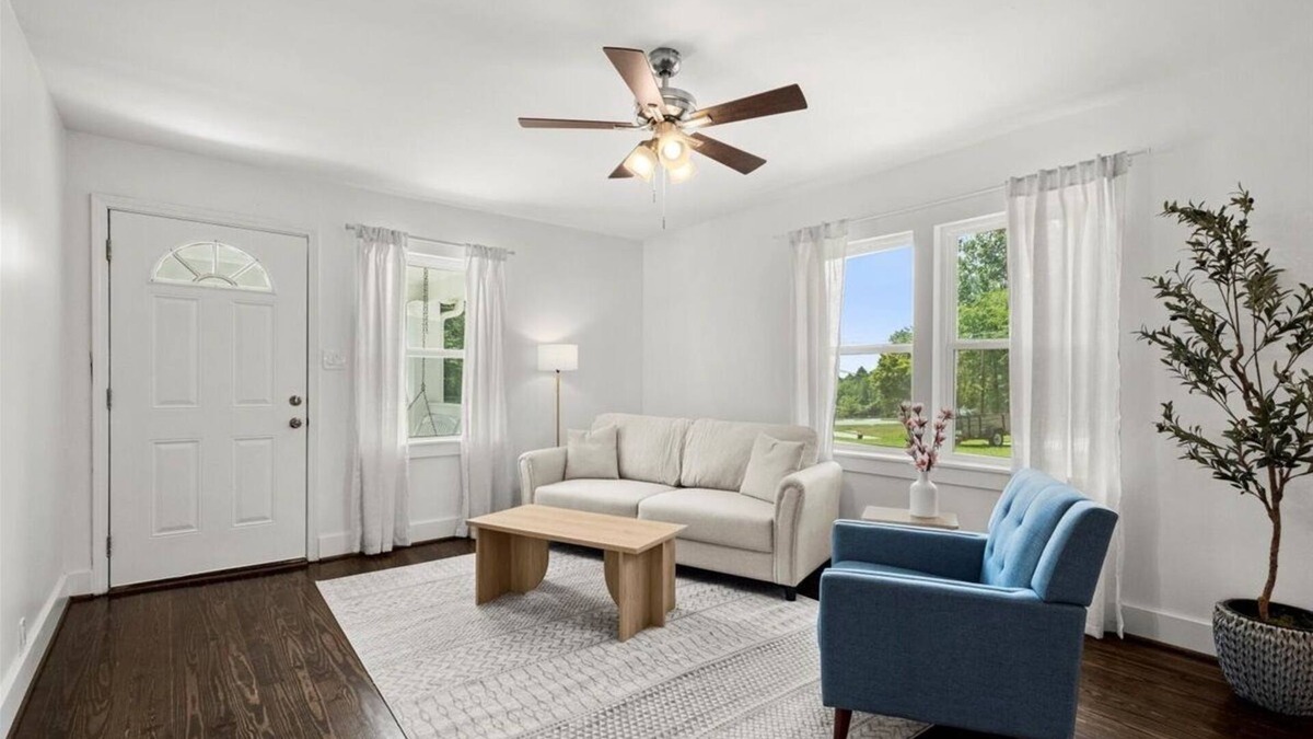 Kennesaw House | Beautiful 3BR/2Bath home with porch swing! WiFi and office space