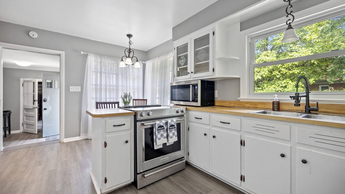 Newport News House | Beautiful 3BR/2Baths, minutes from Hampton University, peaceful, pet-friendly