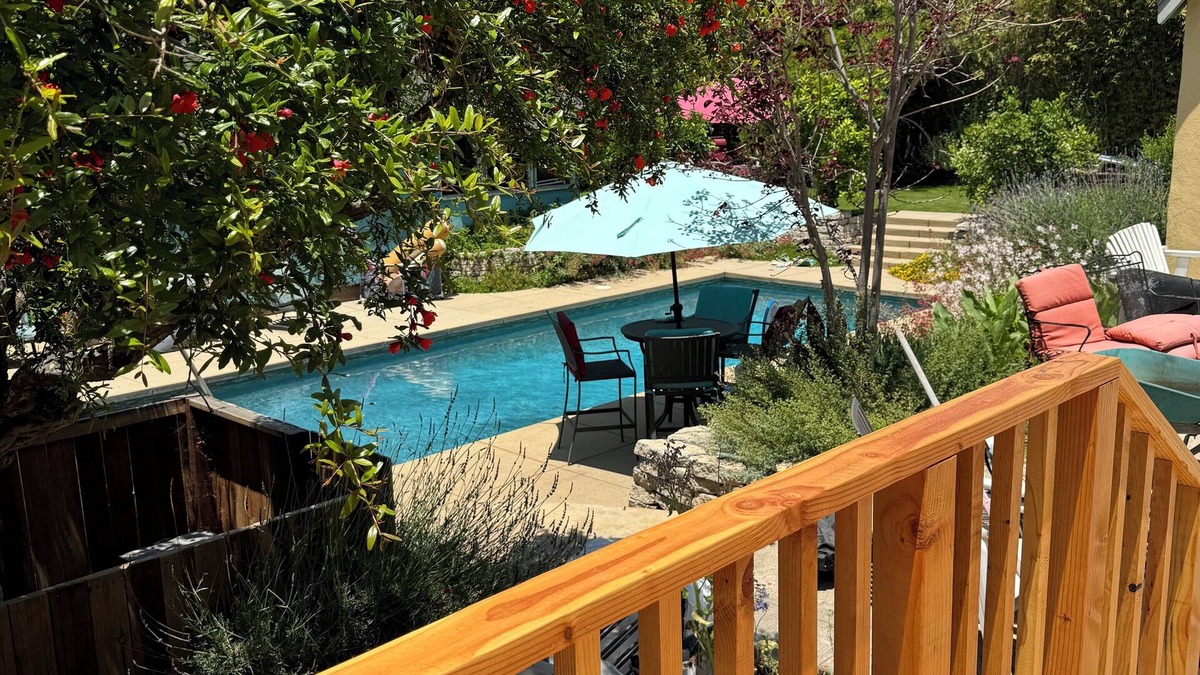Altadena House | Beautiful 3BR family home, pool, & gym in Pasadena foothills near JPL/hospitals