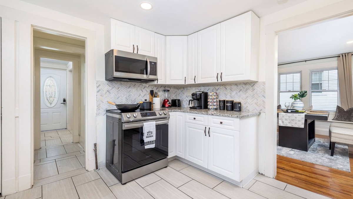 West Hartford House | Beautiful 3BR, Rare Find, Clean & Guest Favorite