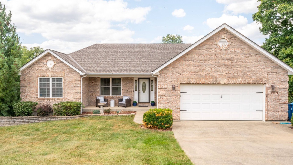 Crittenden House | Beautiful 4 BDR Country Home, 15 Min from Ark Encounter – Perfect for Groups!