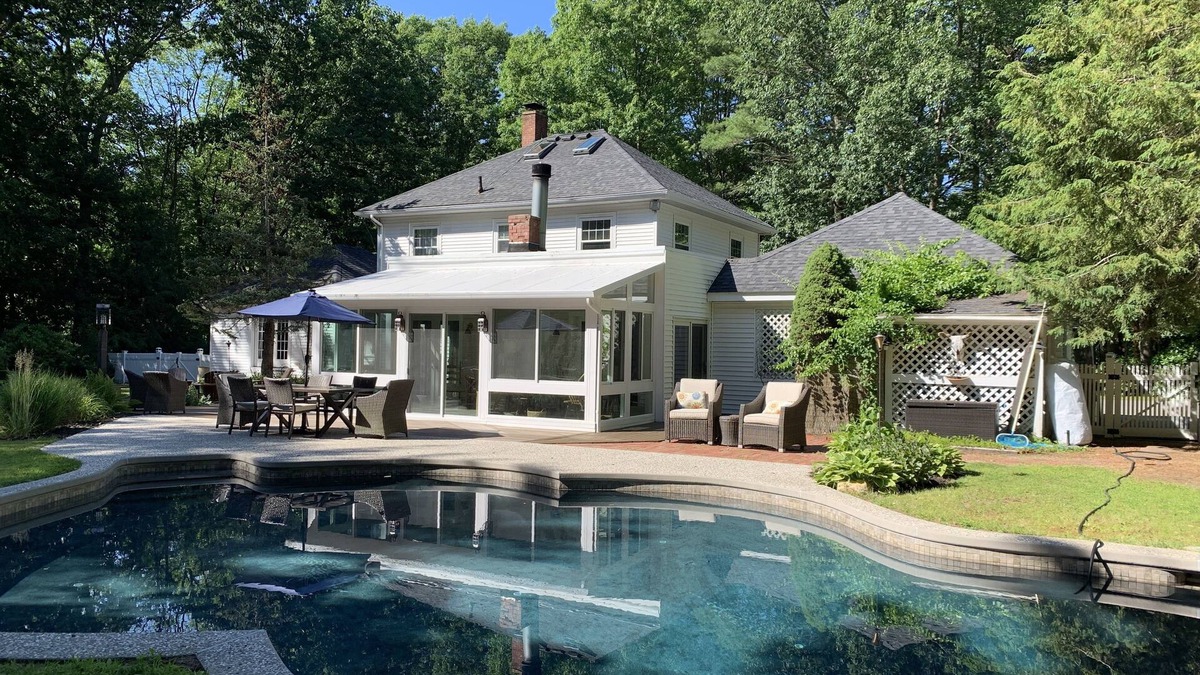 Hampton Falls House | Beautiful 4 bdr. with pool close to HamptonBeach, Portsmouth, & Newburyport Ma
