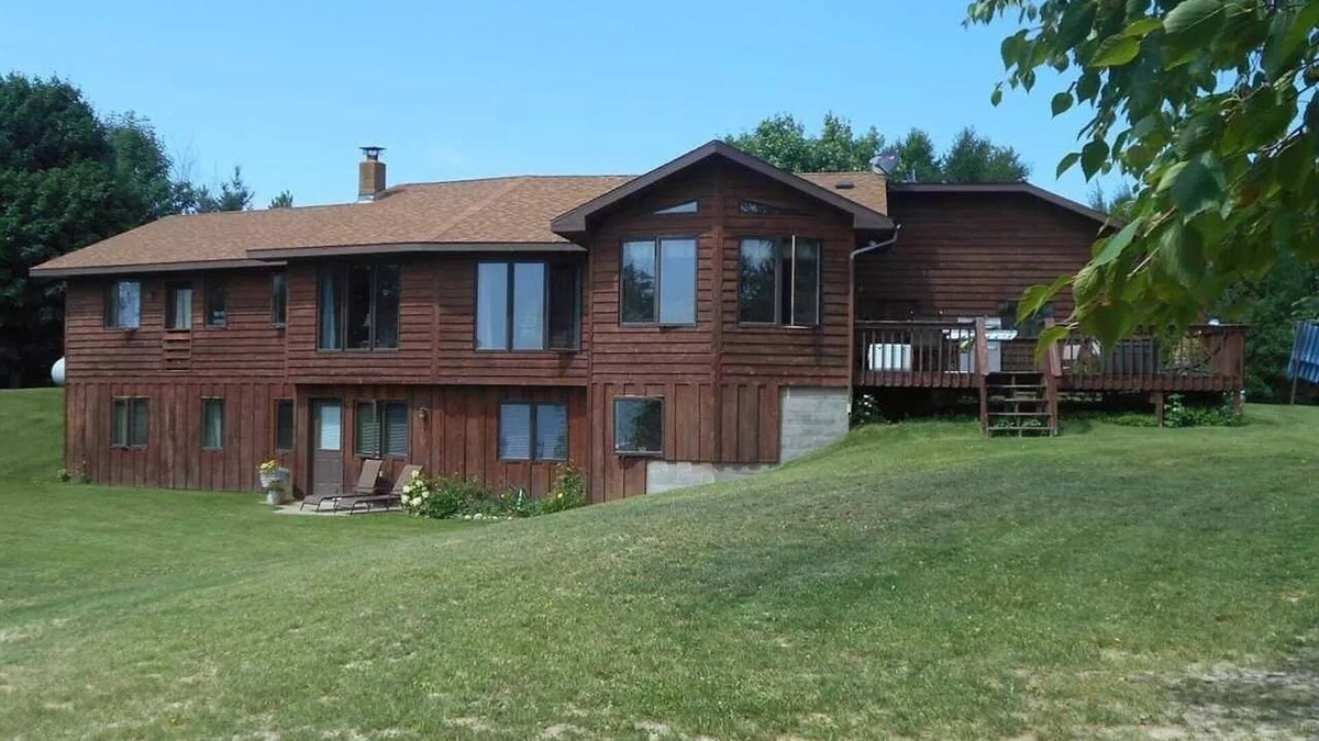Cohasset House | Beautiful 4 BDRM Retreat on Loon Lake with Sauna and Sand Beach!