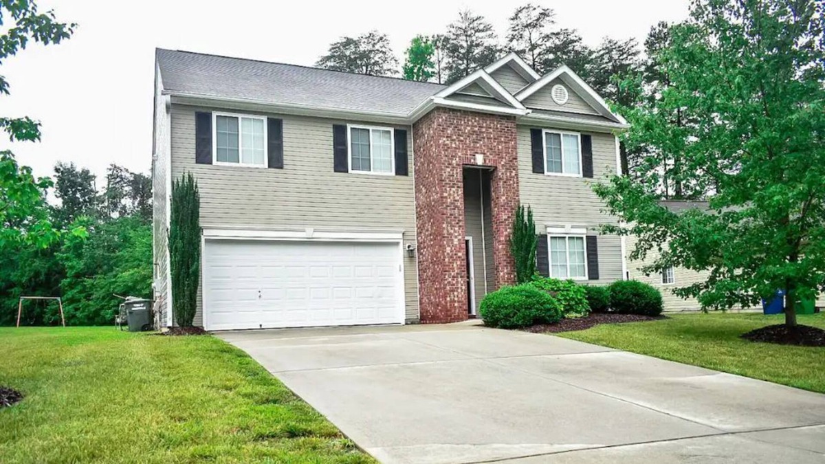 Gibsonville House | Beautiful 4 bed home