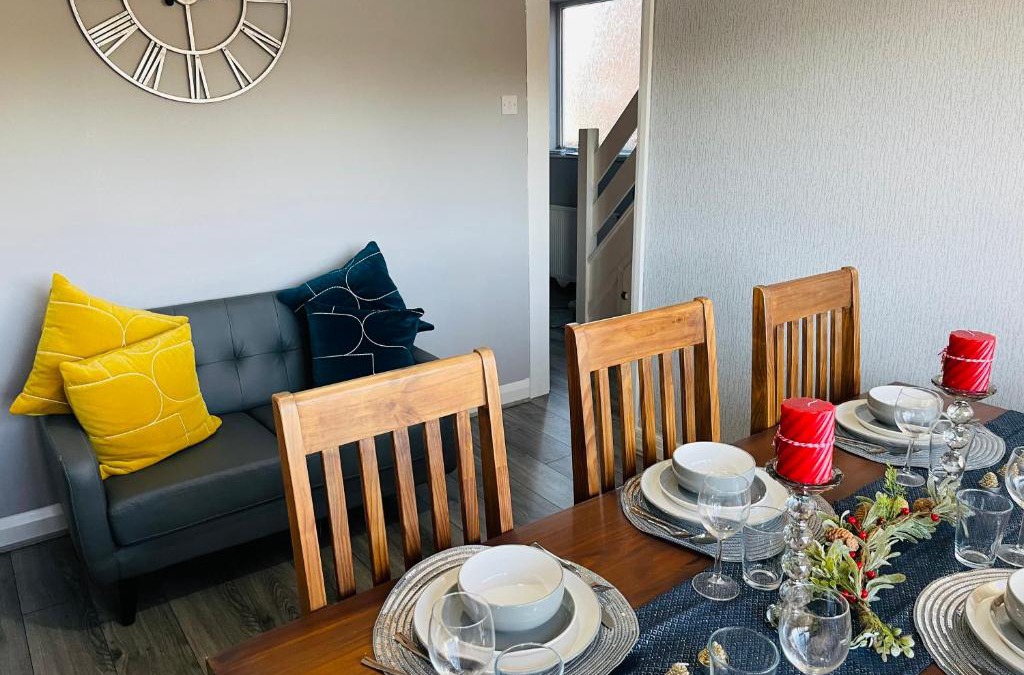 Bloxwich House | Beautiful 4-Bed House in Birmingham AIRPORT NEC
