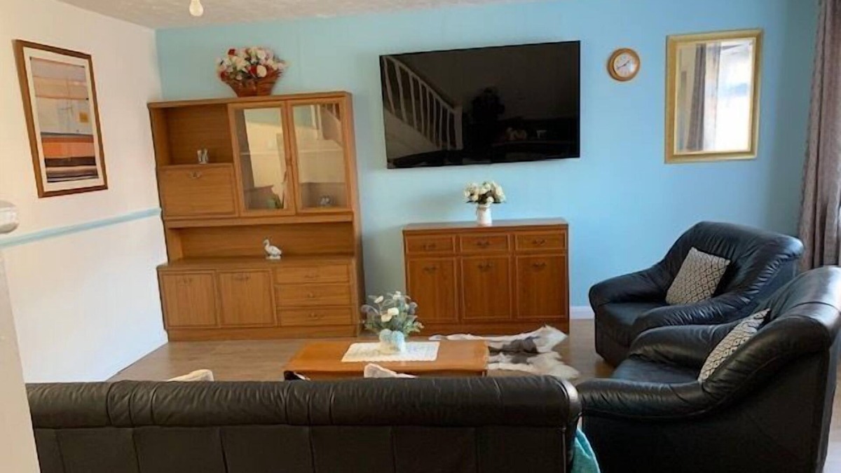 North End House | Beautiful 4-Bed House in Erith