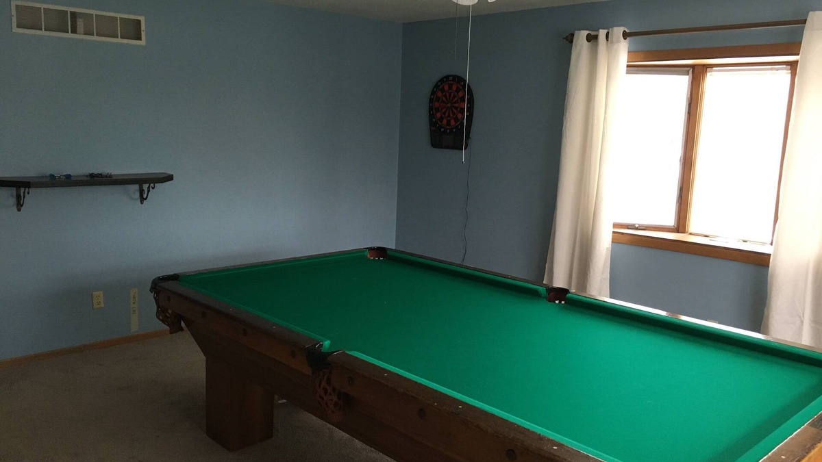 Glendale House | Beautiful 4 Bedroom 2.5 Bath with a pool table