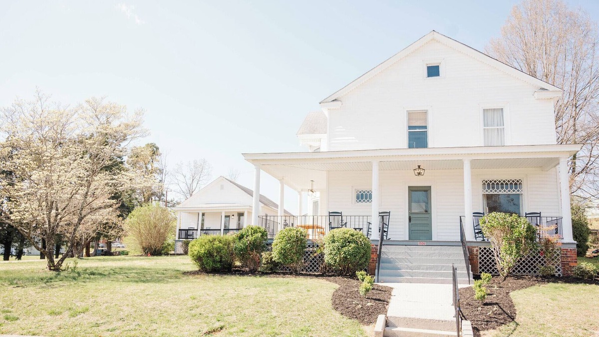 Victoria House | Beautiful 4 Bedroom, 2 Bath Home in Victoria, VA