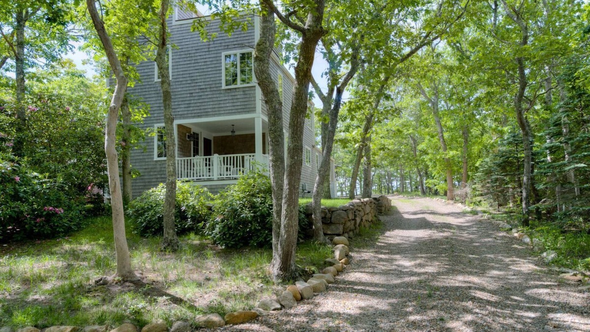 Edgartown House | Beautiful 4 bedroom, air conditioned, within minutes of downtown Edgartown