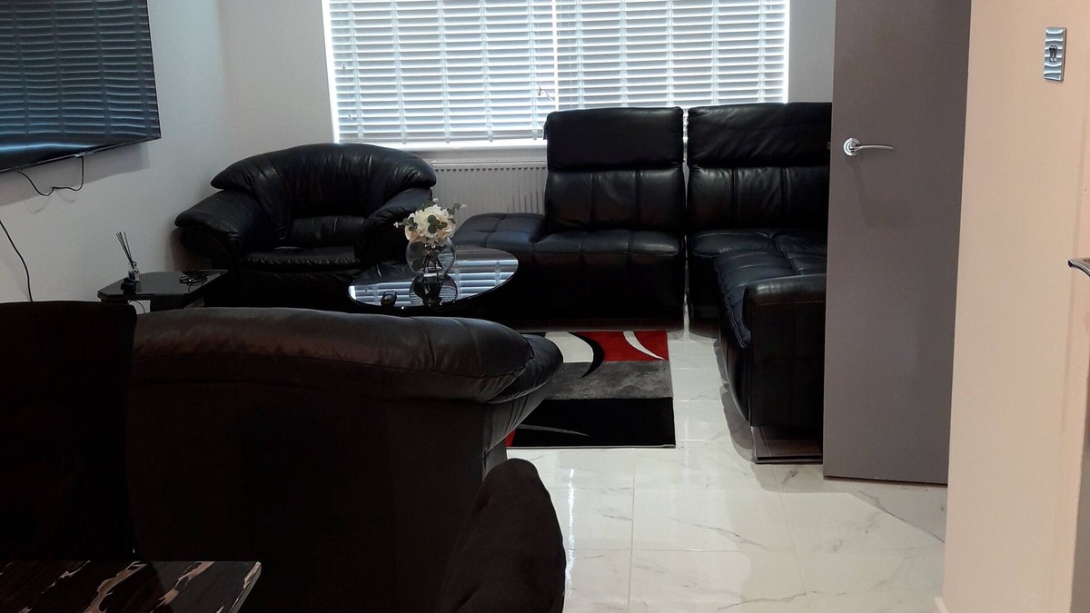 Gravesend House | Beautiful 4 bedroom accommodation for 6 people