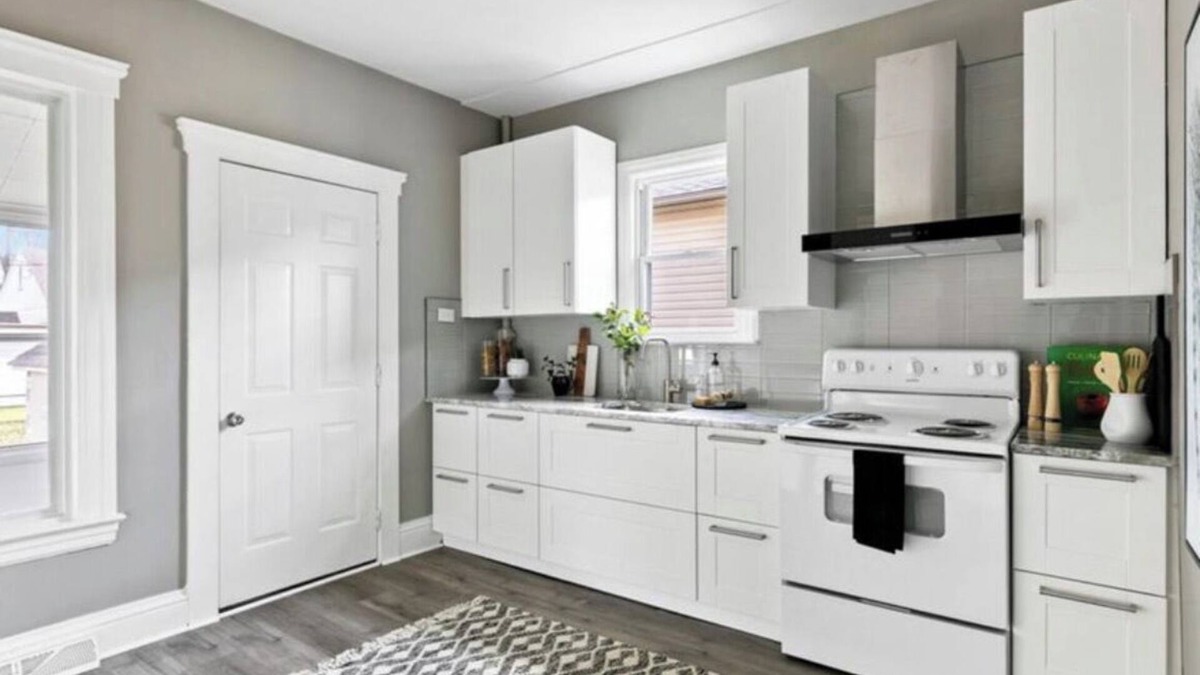 Windsor Apartment | Beautiful 4 Bedroom Apartment. Near Major Factory and Boarder. Family Equipped