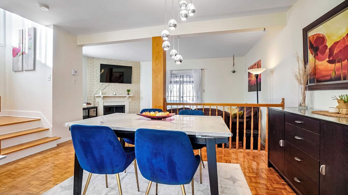 Brossard House | Beautiful 4 bedroom house with cozy patio 10 minutes from Montreal!