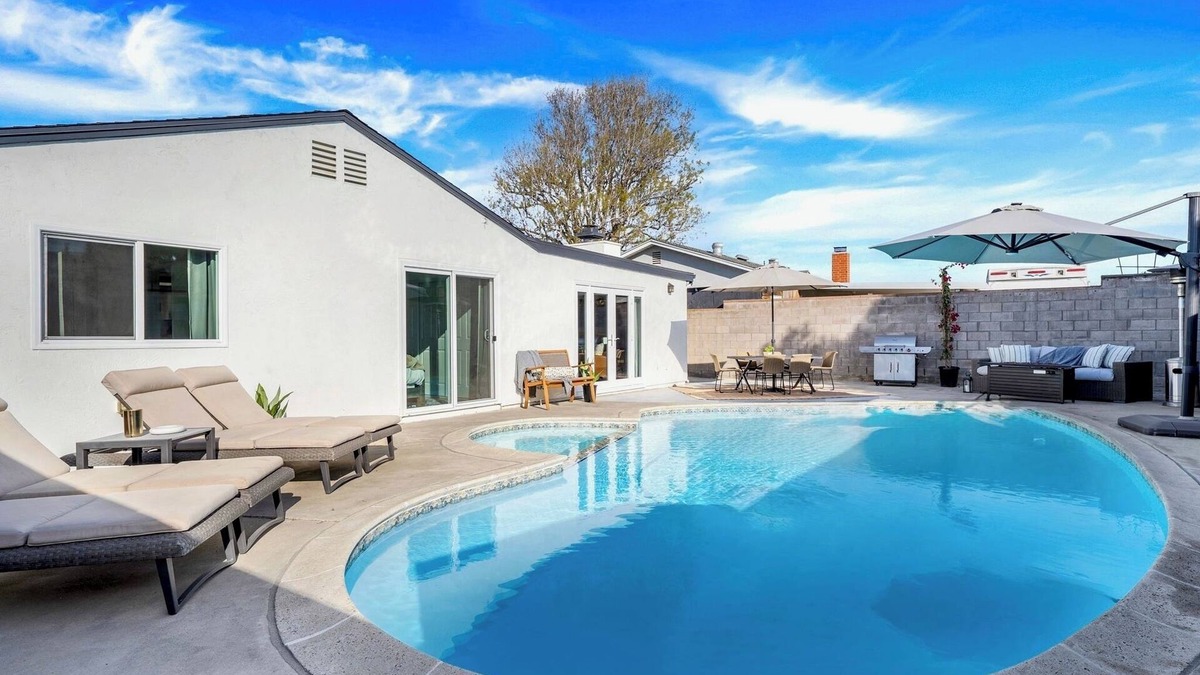Lincoln Acres House | Beautiful 4-bedroom house with pool in Sunny San Diego