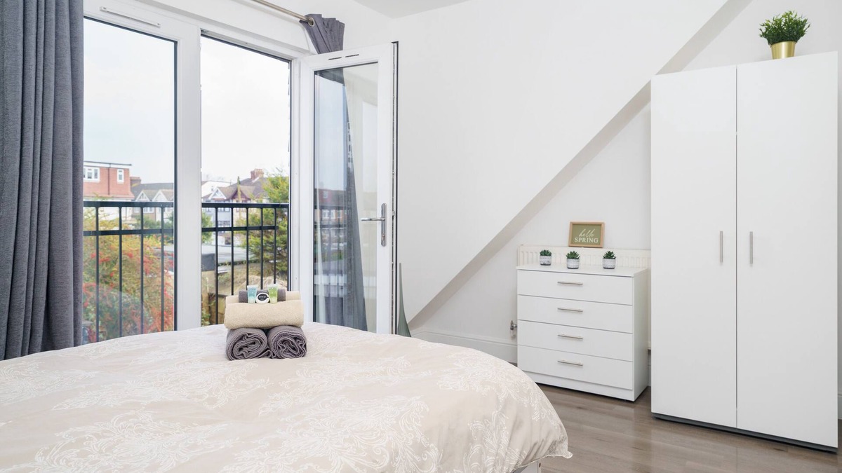 Chadwell Heath House | Beautiful 4 Bedroom House Immaculate Condition. Just Refurbished House.