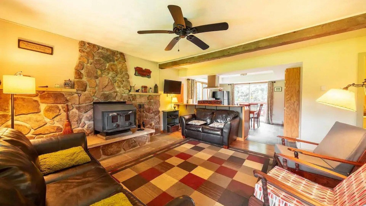 Harman House | Beautiful 4-bedroom house in peaceful Dryfork with WiFi.