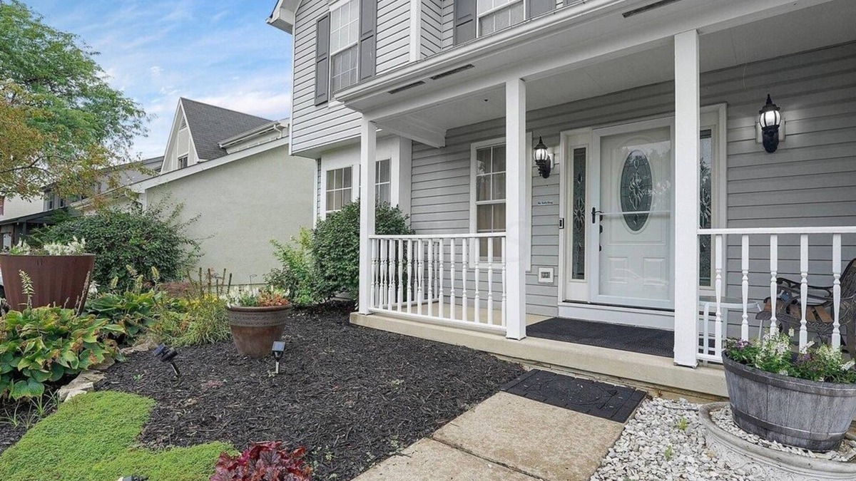 Gahanna House | Beautiful 4 Bedroom House near Columbus Airport